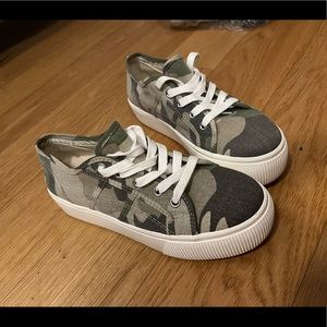 Steve Madden Emmi platform tennis shoes — US size 8.5